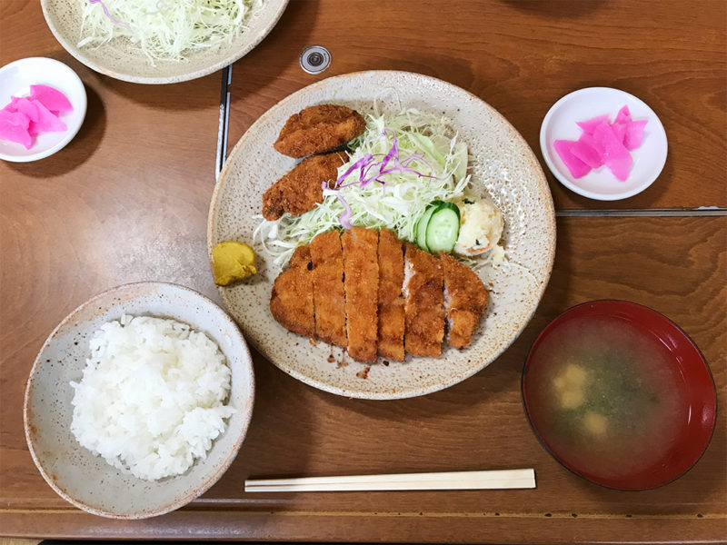 箱岩のヒレ・ロース定食